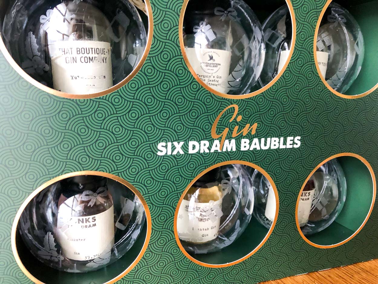 Drinks by the dram Gin Gift set Gin baubles Uk christmas gift set thebeautytype.com Northampton Lifestyle blog alcohol gift.jpg
