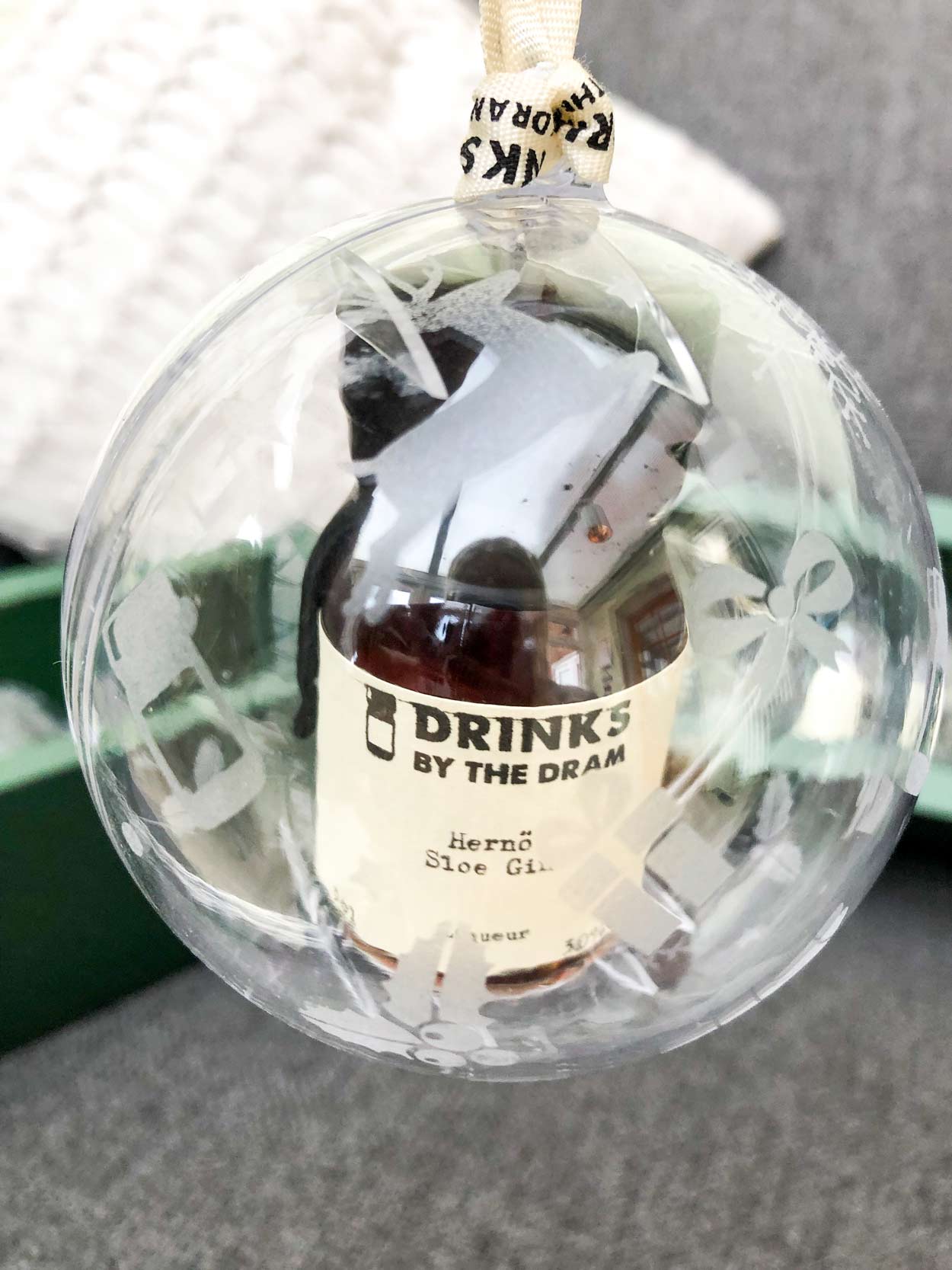 Drinks by the dram Gin Gift set Gin baubles Uk christmas gift set thebeautytype.com Northampton Lifestyle blog alcohol gift.jpg