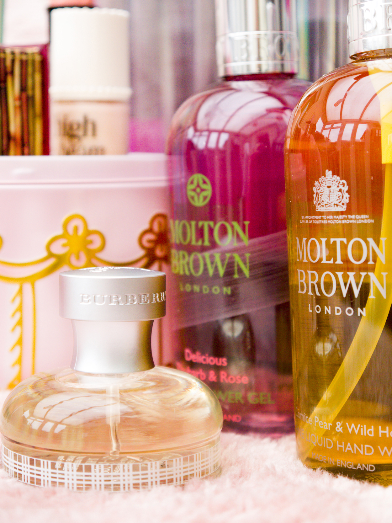What I got for Christmas Beauty 2018 Benefit Molton Brown gift set real techniques thebeautytype.com 4