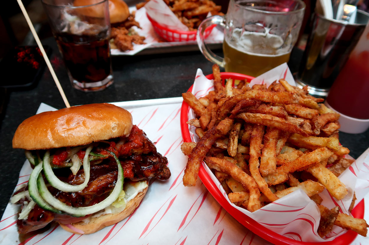 Gonzos Norwich where to eat good burgers travel blog food blogger thebeautytype.com