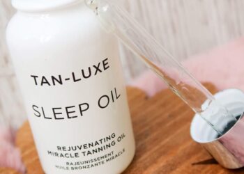 tan luxe overnight facial sleep oil tanning facial drops review thebeautytype.com